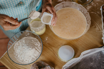 preparing cakes and pastries at home