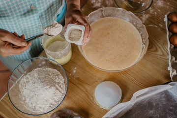 preparing cakes and pastries at home
