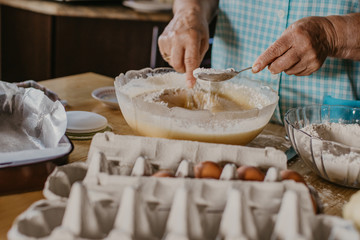 preparing cakes and pastries at home