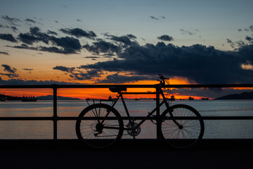 Naklejka na ściany i meble Bike on sunset