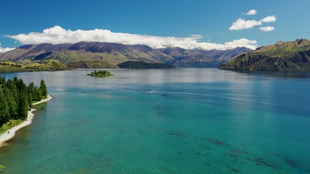 Panoramic view of lake Wanaka with mountains range on the horizon, New Zealand