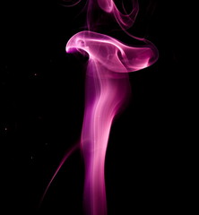 Obraz premium Purple smoke on black background