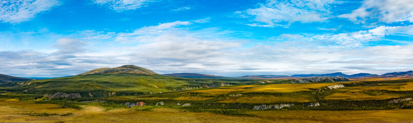 Obraz premium Dempster Highway at Rock River Panorama YT Canada