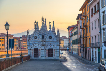 Obraz premium Embankment of the River Arno in the Italian City of Pisa.