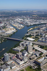 Fototapeta na wymiar Kaiserleibrücke in Offenbach