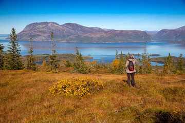 Fototapeta na wymiar Happy hiking in great autumn weather in northern Norway