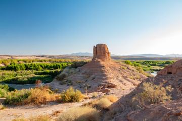 Obraz premium Hiking in the Shoreline Trail of Lake Mead National Recreation Area