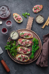 Bruschetta with roast beef, mayo and greens leaves on wooden board. - 292034275