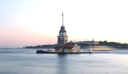 Fototapeta premium Maidens Tower in Istanbul, Turkey
