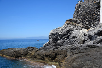Fototapeta na wymiar Seascape view with rocky beach in the foreground