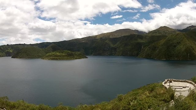 vista aerea de laguna Cuicocha