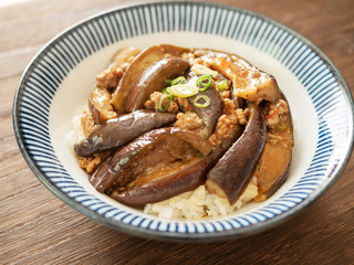 麻婆茄子丼