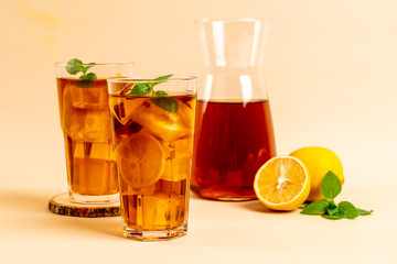 glass of ice lemon tea