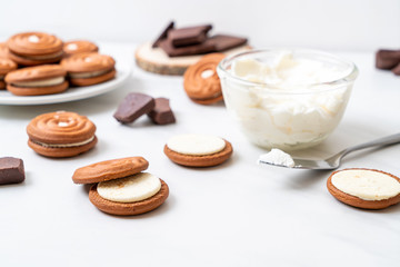 chocolate cookies with cream