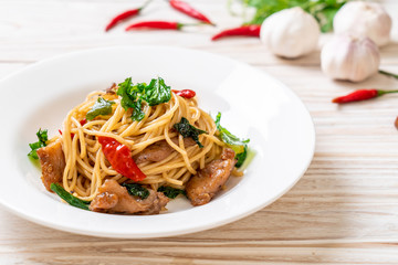 stir-fried spaghetti with chicken and basil