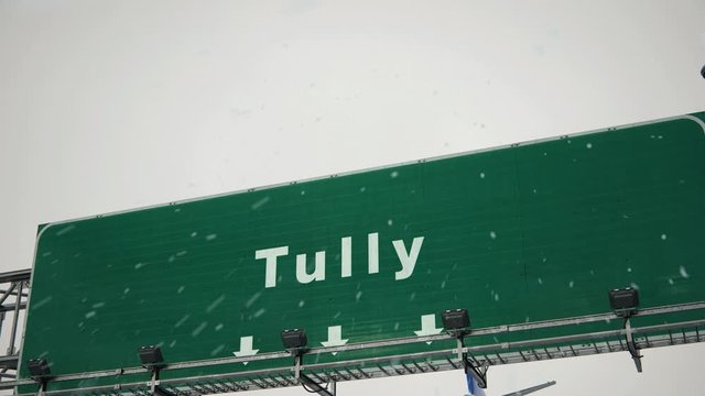 Airplane Landing Tully in Christmas