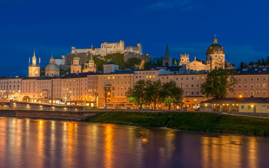 Fototapeta na wymiar Salzburg Night cityscape with castle
