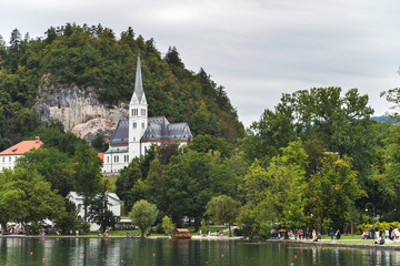 Lago Bled,  Slovenia-La zona è una popolare destinazione turistica, e le sue acque bagnano la città di Bled.