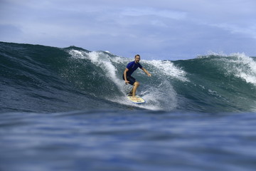 Surfen in El Tunco, El Salvador