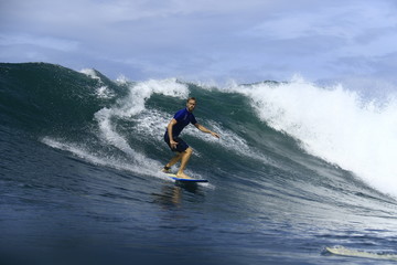 Surfen in El Tunco, El Salvador