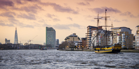 Fototapeta na wymiar Thames River at Greenwich at Dusk