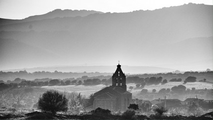 Iglesia de pueblo © Raul