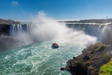 Fototapeta na wymiar The amazing Niagara Falls on a clear sunny autumn day. 