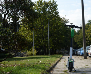 e-roller roller innenstadt radweg herumstehend mobiliät elektromobilität