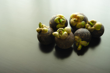 the five piece mangosteen on table