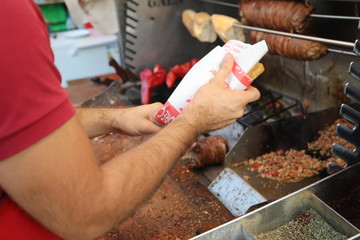 sokakta kokoreç satıcısı