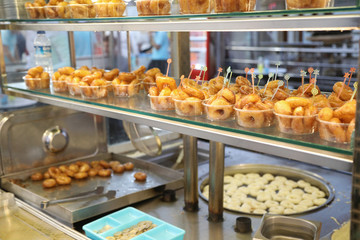 sokakta  tatlı satıcısı