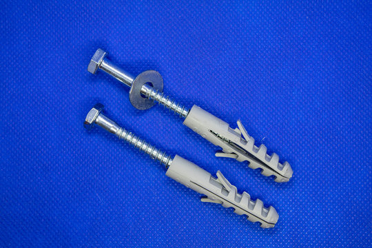 Buchas de nylon usadas para fixar objetos nas paredes e outros locais usando com parafusos