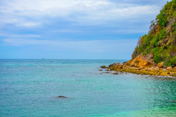 Fototapeta premium Scenery of natural with clear sea water, beautiful rock and white sand around Ko kham underwater park in Sattahip,Pattaya,Chonburi,Thailand. Tourists attractions in Pattaya.