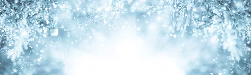 Papier Peint photo Bleu clair neige blanche flou abstrait. Bokeh Christmas floue de belles lumières de Noël brillantes
