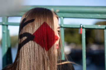 Frau in Rot