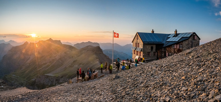 Bl&uuml;mlisalph&uuml;tte SAC with surrounding glaciers and Bl&uuml;emlisalp group