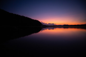 Obraz premium sunset on the lake