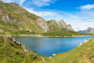 Fototapeta na wymiar Somiedo lake valley hiking route in Spain