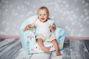Baby lernt sitzen