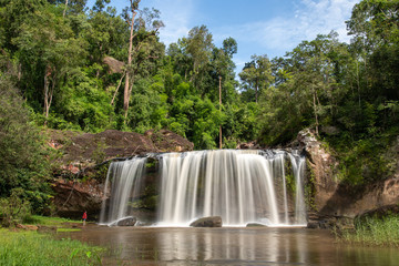 Fototapeta na wymiar Chat Trakan National Park Waterfall is a national park located in Phitsanulok Province of Thailand