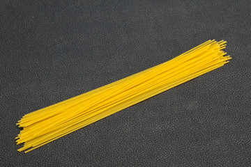 Dry raw spaghetti for bowling