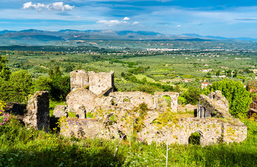 Fototapeta na wymiar Ruins of the medieval Byzantine fortified town of Mystras in Greece
