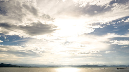 Fototapeta premium atmosphere of the lake in the evening is beautiful