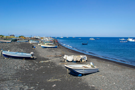 Spiaggia di Scari - Stromboli (ME) - stallo delle barche