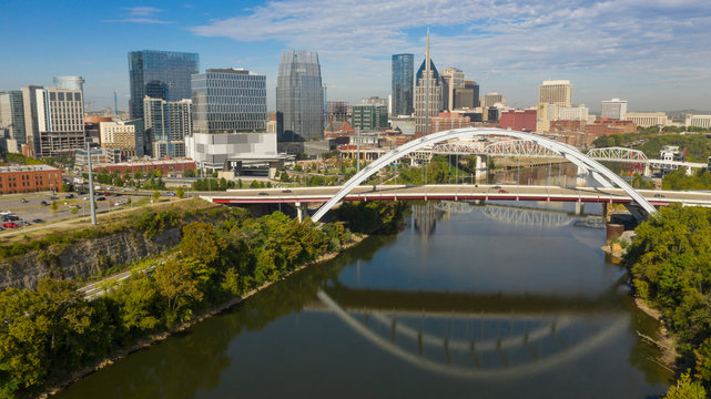 Historic Arch Bridge Carries Traffic over the Cumerland River next to Nashville