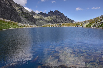 lake in mountains © Ola i Eryk