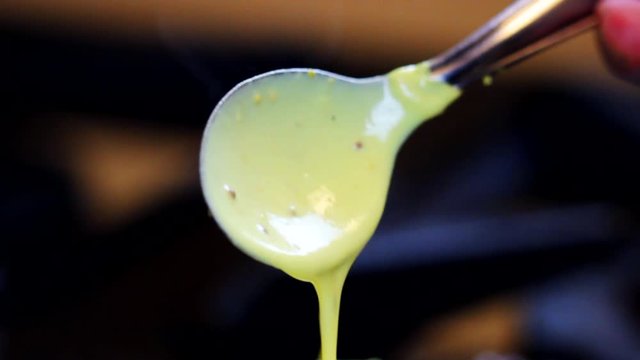 Molho quente na frigideira