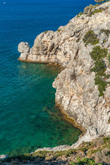 Fototapeta na wymiar Eine Steilküste auf der griechischen Insel Rhodos