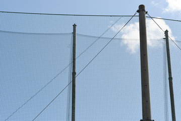 ゴルフ練習場のネットと柱