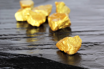 Gold nuggets natural, miner digs wealthy businessmen